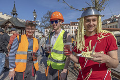 Uczestnicy juwenaliów,