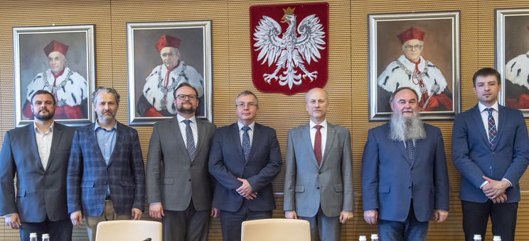 Od lewej: dr hab. inż. M. Zajkowski, prof. PB, dr hab. inż. J. Szusta, prof. PB, mgr P. Chrapowicki, dr hab. inż. D. Czerwiński, prof. PL, prof. dr hab. inż. J. Sęp, dr hab. inż. M. Świercz, prof. PB, mgr M. Szalacha,