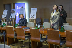 Od lewej: prof. M. Gosztyła, inż. arch. W. Sterkowiec, inż. arch. L. Jeż, 