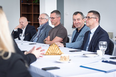 Od lewej: dr hab. G. Lew, prof. PRz, dr hab. inż. M. Śmieszek, prof. PRz, dr hab. G. Mentel, prof. PRz, prof. dr hab. G. Ostasz, dr inż. P. Dobrzański, 