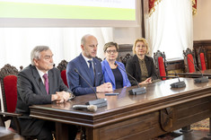 Od lewej: prof. M. Gosztyła, K. Fijołek,  prof. PRz I. Włoch, dr inż. M. Kłos,