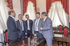 Podczas spotkania w ratuszu,