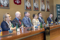 Od lewej: prof. R. E. Śliwa, prof. J. Sęp, prof. P. Koszelnik, prof. PRz I. Włoch, B. Stawiarz, prof. G. Ostasz,