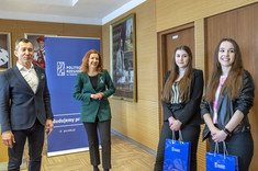 Od lewej: prof. G. Ostasz, prof. PRz B. Zatwarnicka-Madura, Natalia Hawro, Paulina Zagórska,