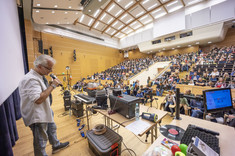 Pokaz naukowy „Usłyszeć światło – zobaczyć dźwięk”,